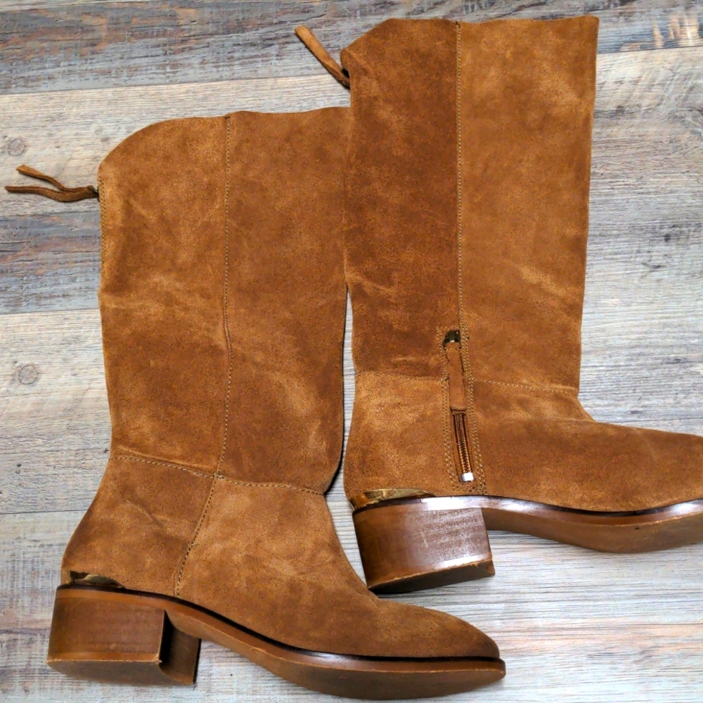 Suede boots